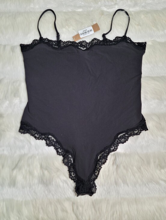 SKIMS Tops - SKIMS Fits Everybody Lace Cami Bodysuit Black Onyx Women XL NEW